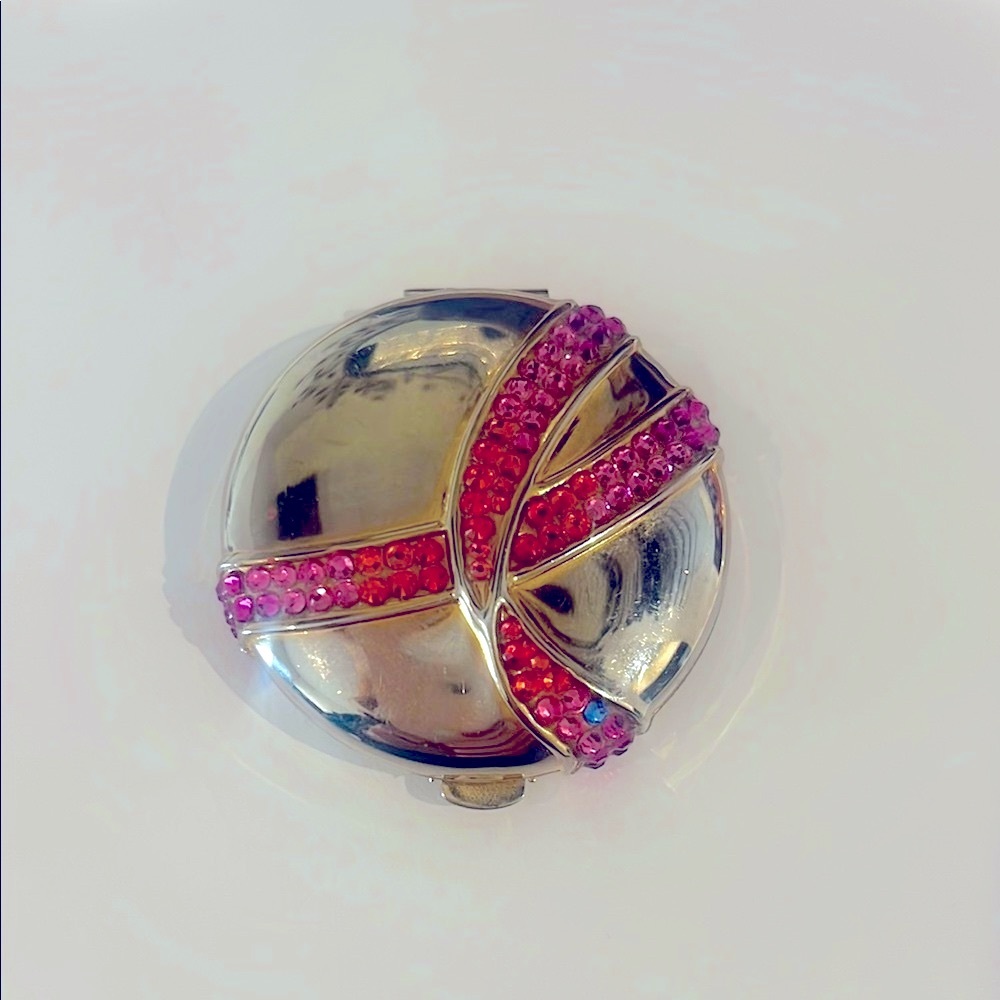 Estee Lauder breast cancer compact